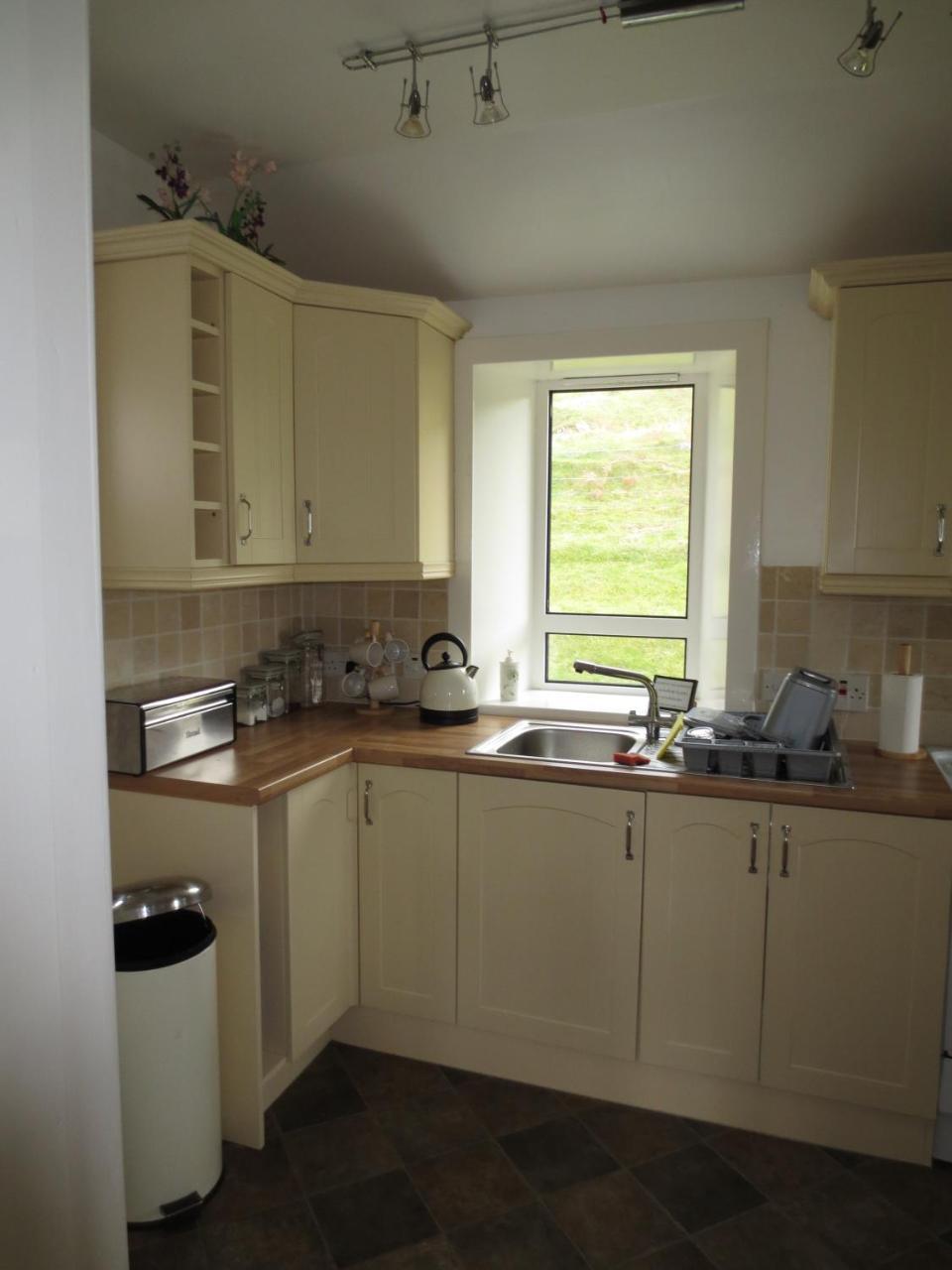 Harris White Cottage Rodel Экстерьер фото